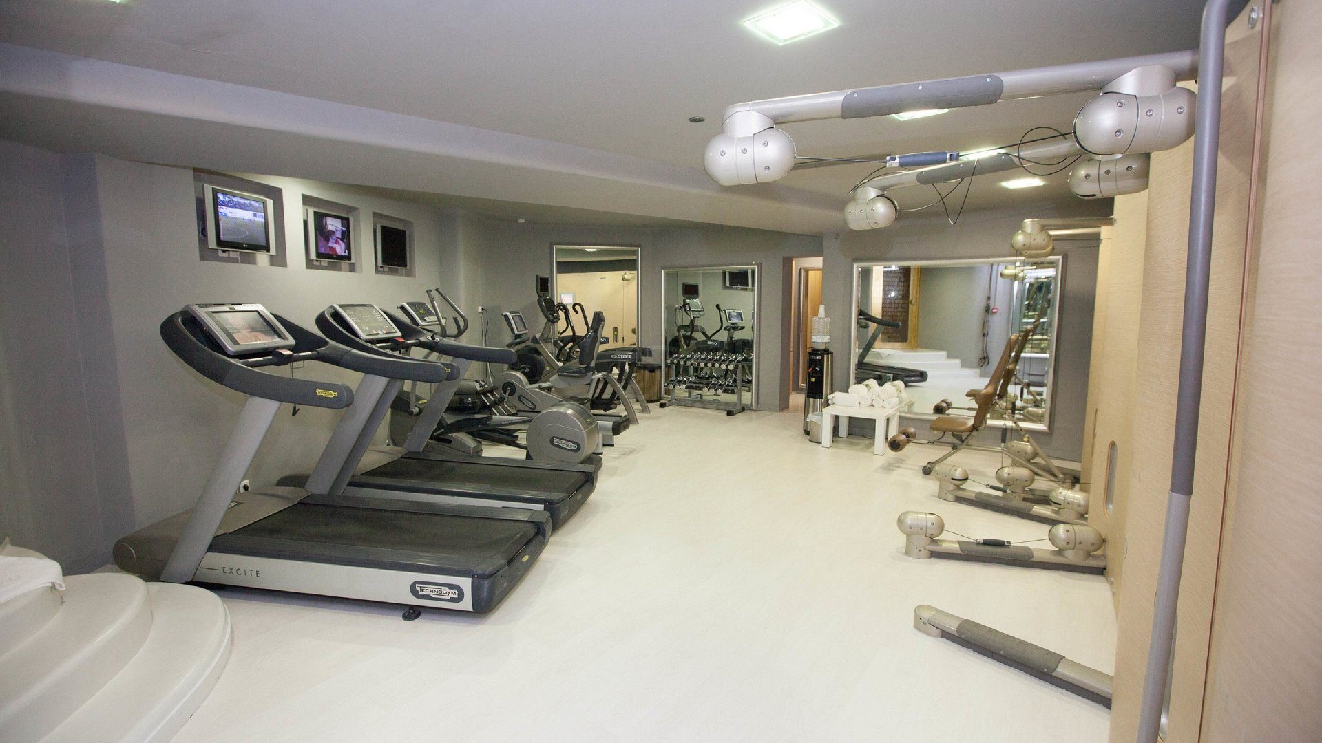fitness-center-v2803413-1.jpg
