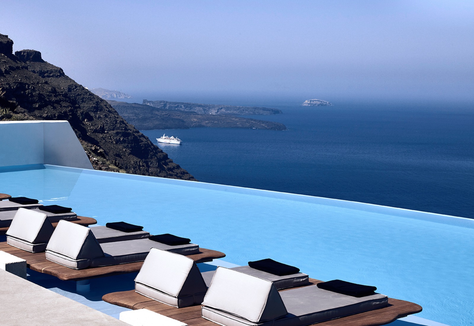 cavotagoosantorini281156.jpg